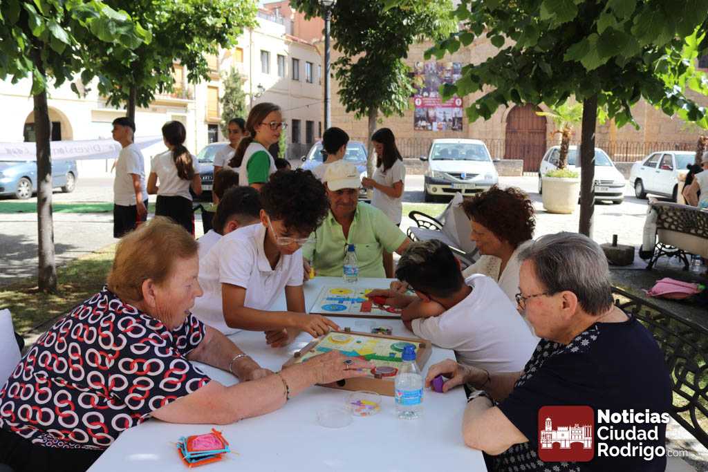 El colegio Misioneras de la Providencia organiza la I Feria de la Diversión sin Edad