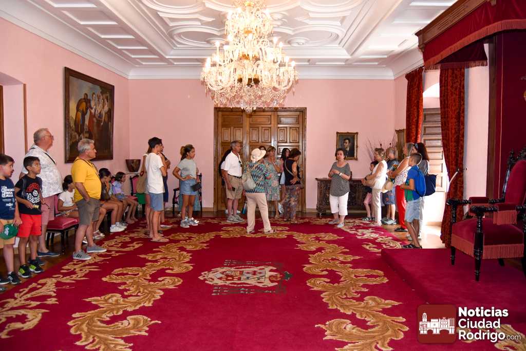 La asociación «Val de la Olla» de Villar de la Yegua organiza una visita al Palacio Episcopal y a la Catedral