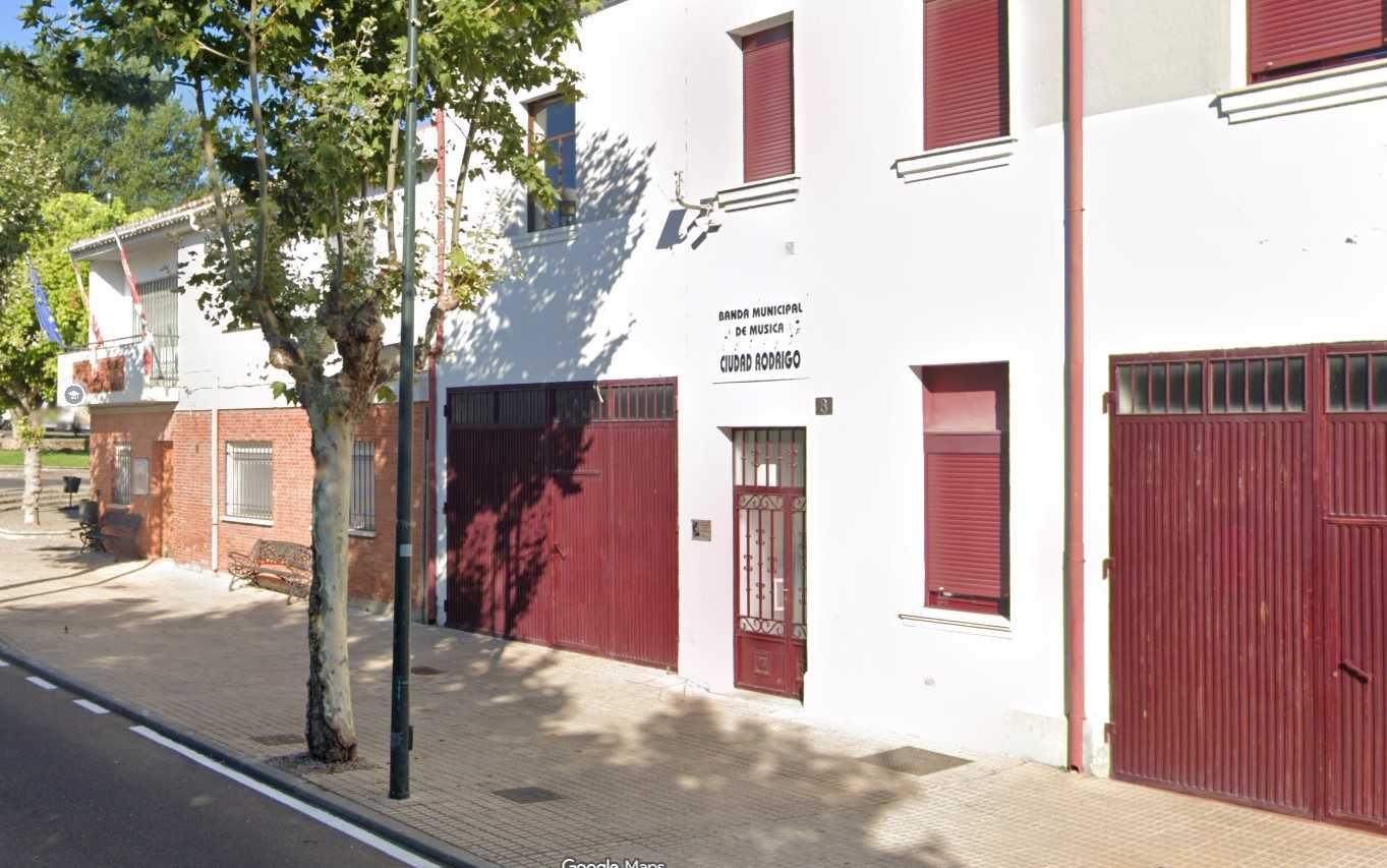 El Ayuntamiento de Ciudad Rodrigo aprobó la cesión temporal de parte del antiguo parque de bomberos a la Asociación Humanitaria de Bomberos Voluntarios