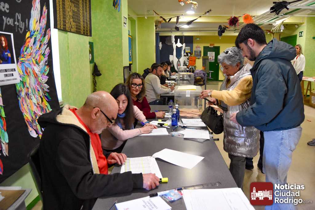 Matinal electoral tranquila en Ciudad Rodrigo, con un ligero aumento de la participación