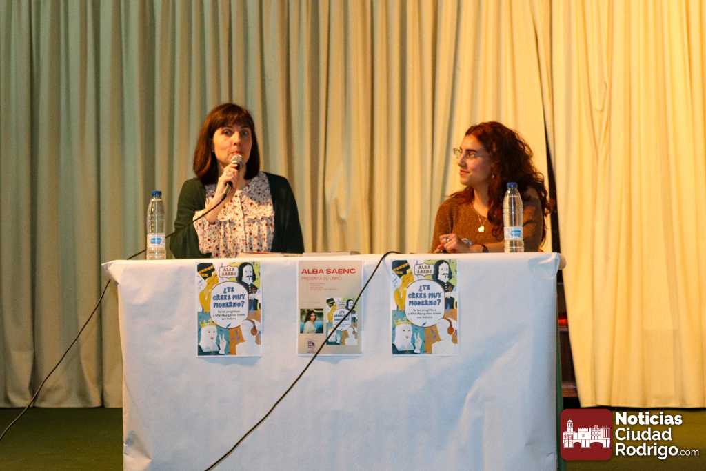 La creadora de contenido cultural Alba Saenc presenta su nuevo libro en el IES Fray Diego