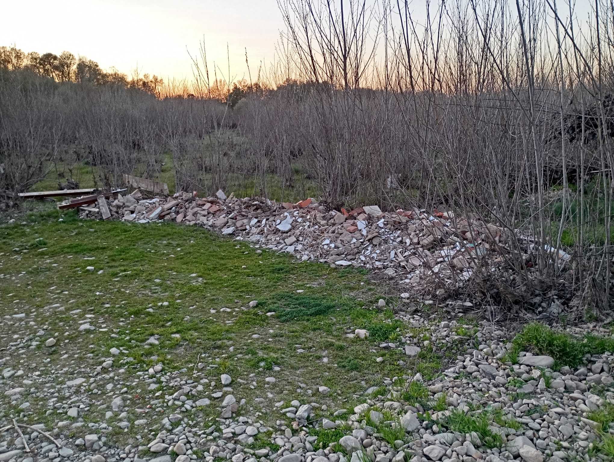 Aparecen escombros en el Vado de las Vacas en Ciudad Rodrigo