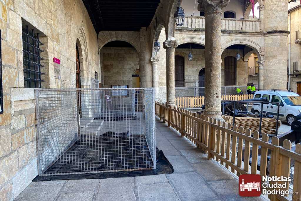La Plaza Mayor y la Plaza del Buen Alcalde se ponen a punto para el inicio de la Feria del Farinato esta tarde