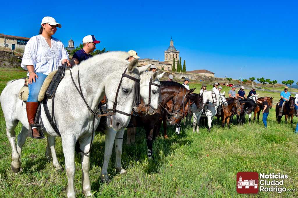 Una veintena de caballistas participan en la XV Marcha Ecuestre «Fortificaciones de Frontera»