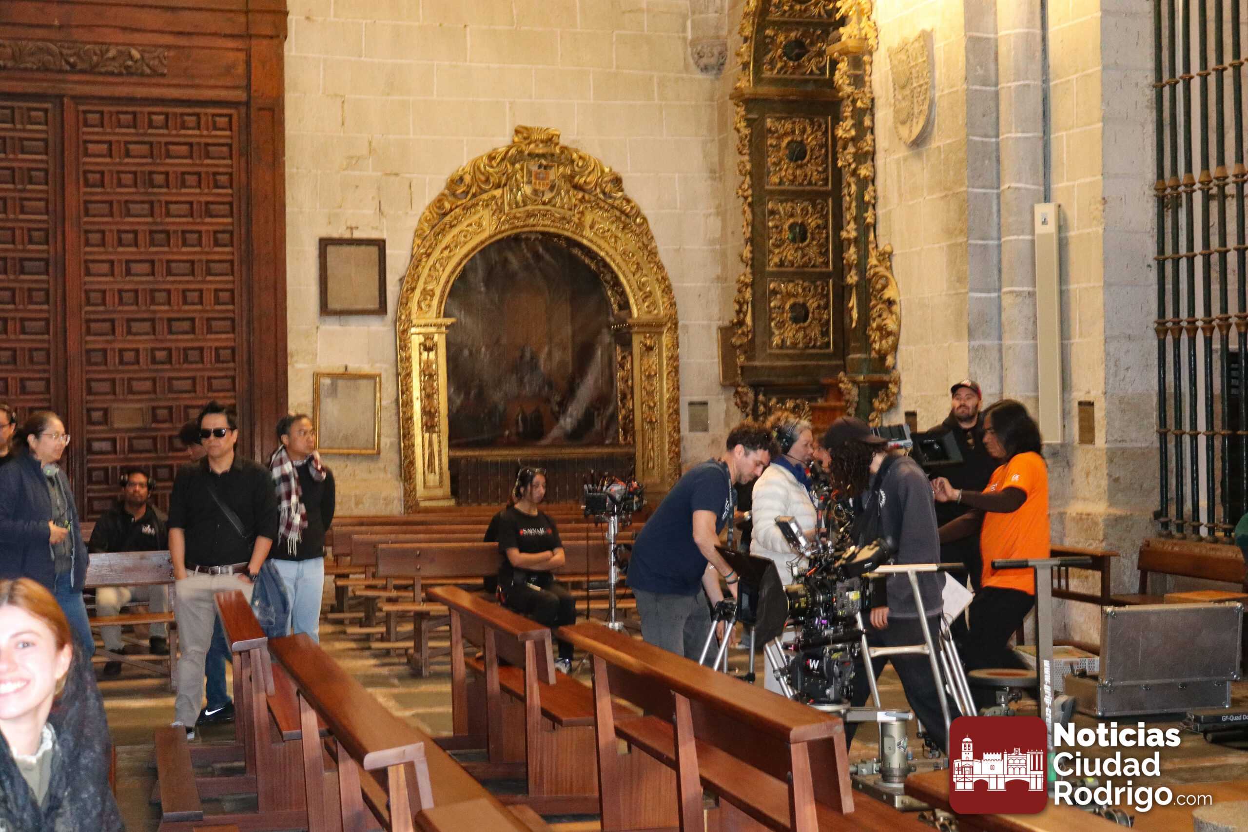 La Catedral de Ciudad Rodrigo acoge un nuevo día de rodaje de «Los Salvajes Bravos»