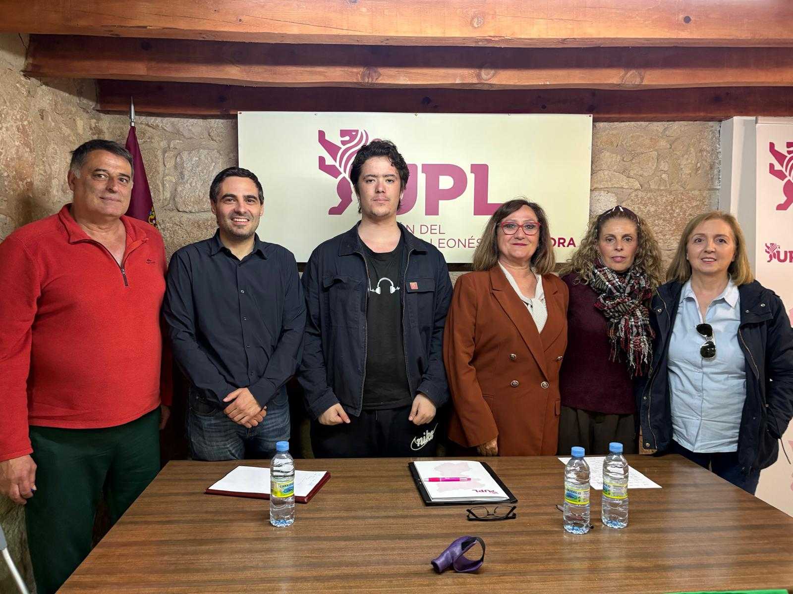 UPL se reúne con técnicas en cuidados de enfermería (TCAE) y se compromete a trasladar sus reivindicaciones en las Cortes