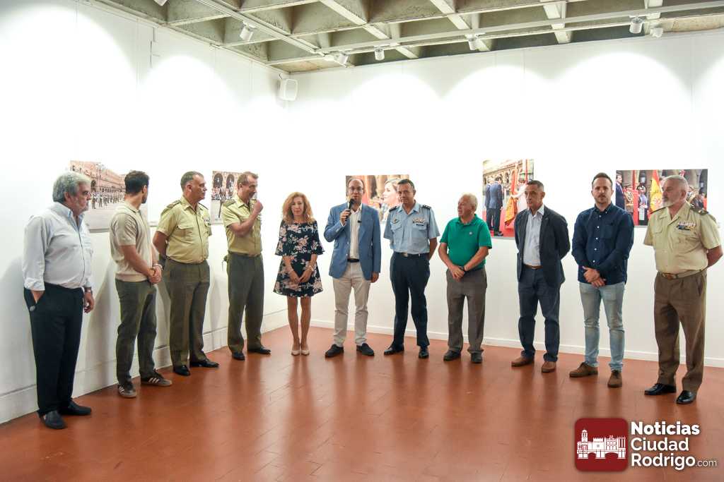 Inaugurada la Exposición «Orgullosos de Servir a tu Bandera» en la Casa de la Cultura mirobrigense