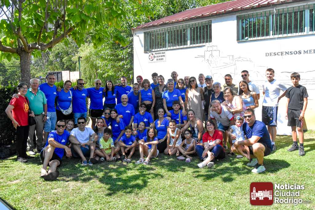 David Jerez Hernández y Raúl Martín Miguel cumplen los 50 años con sus amigos de «SKBCH» y familiares