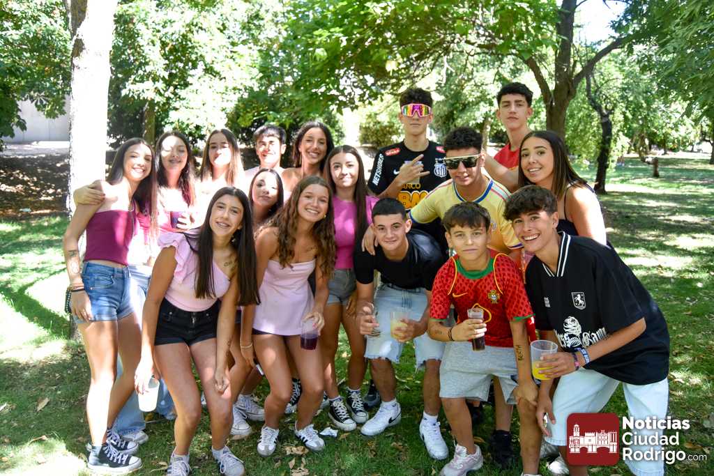 FOTOS/ Los jóvenes mirobrigenses disfrutan de la matinal en un Valle de San Martín menos poblado que otros años