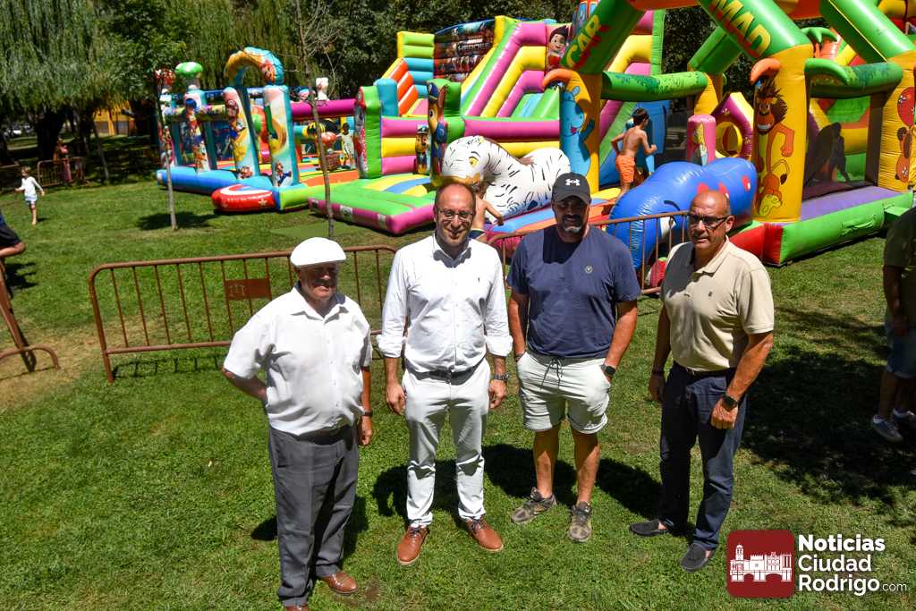 La Pesquera se llena de hinchables y juegos acuáticos con la celebración del Día del Niño