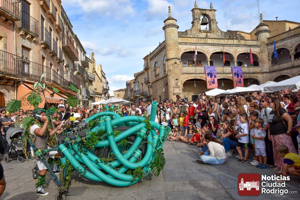 FOTOS/ «Musko» y «Tente Nublo» abren los espectáculos de calle en la primera tarde de la 29ª Feria de Teatro