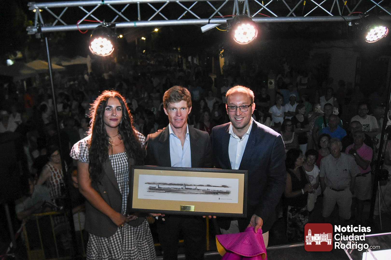 Borja Jiménez «hace faena» con un concurrido pregón en la víspera del Martes Chico 2026