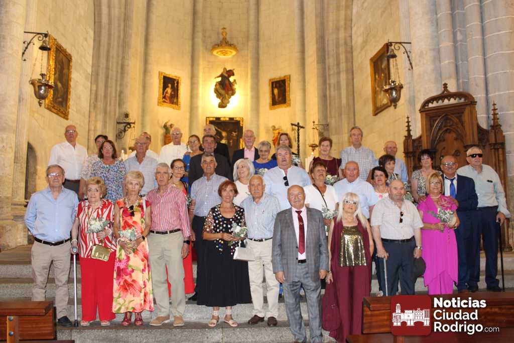 (VIDEO y FOTOS) 17 matrimonios de la comarca celebran sus Bodas de Oro en la Catedral de Ciudad Rodrigo