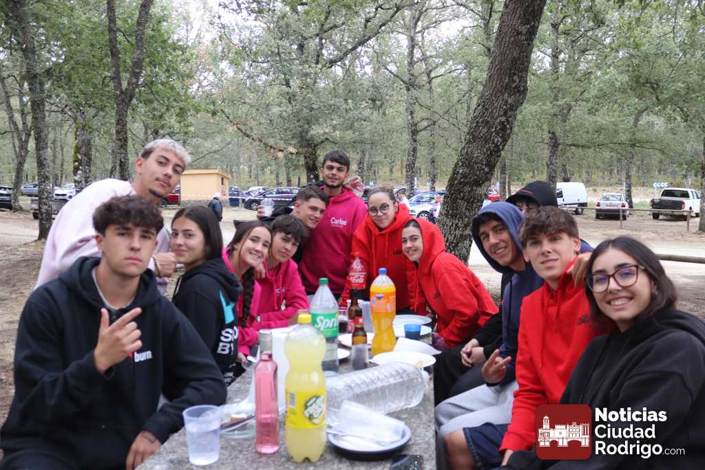 Villasrubias vivió su tradicional comida en el río