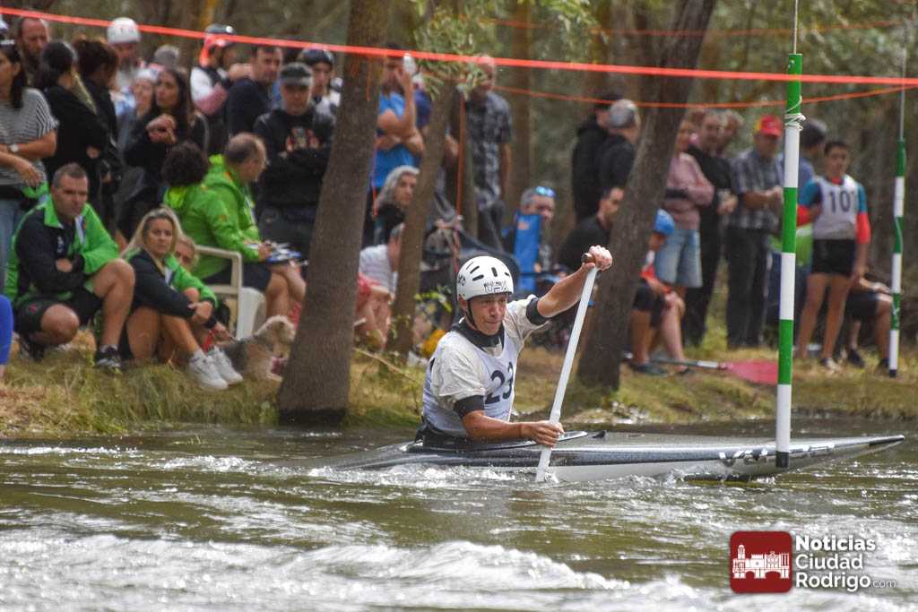 FOTOS/ Ciudad Rodrigo se convierte en el eje del piragüismo a nivel autonómico con el Campeonato de Slalom y Descenso