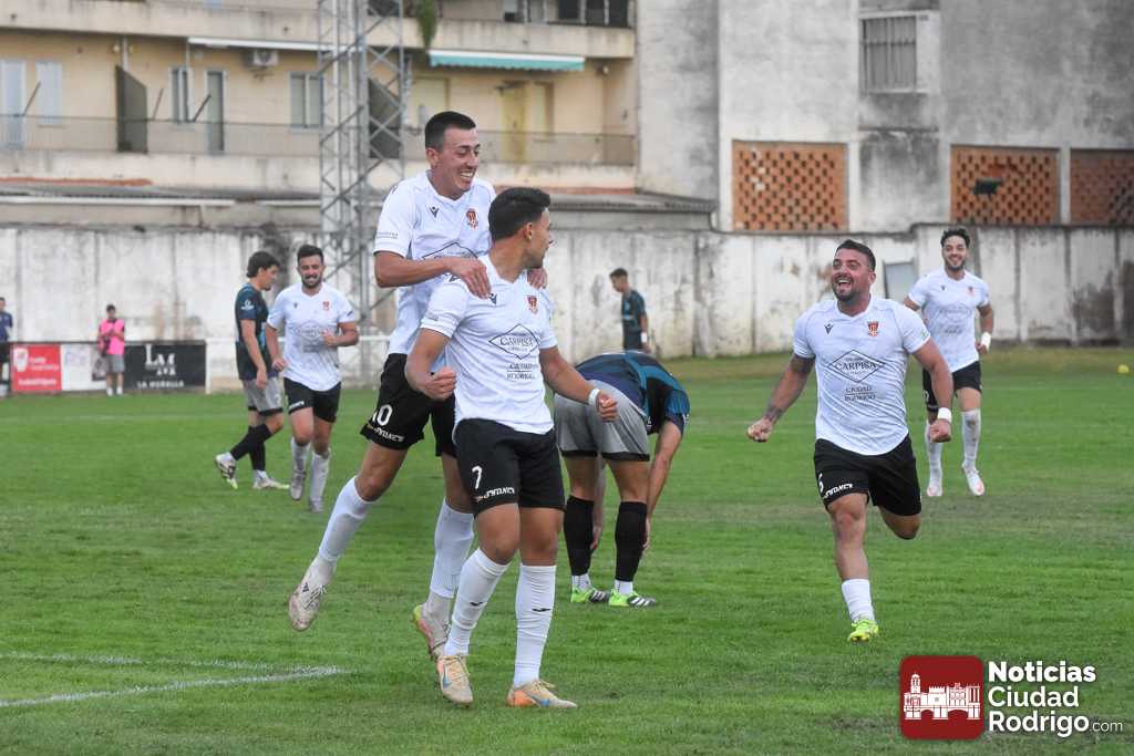 La efectividad del Ciudad Rodrigo CF le da los tres puntos ante el Noname en el Francisco Mateos (3-0)