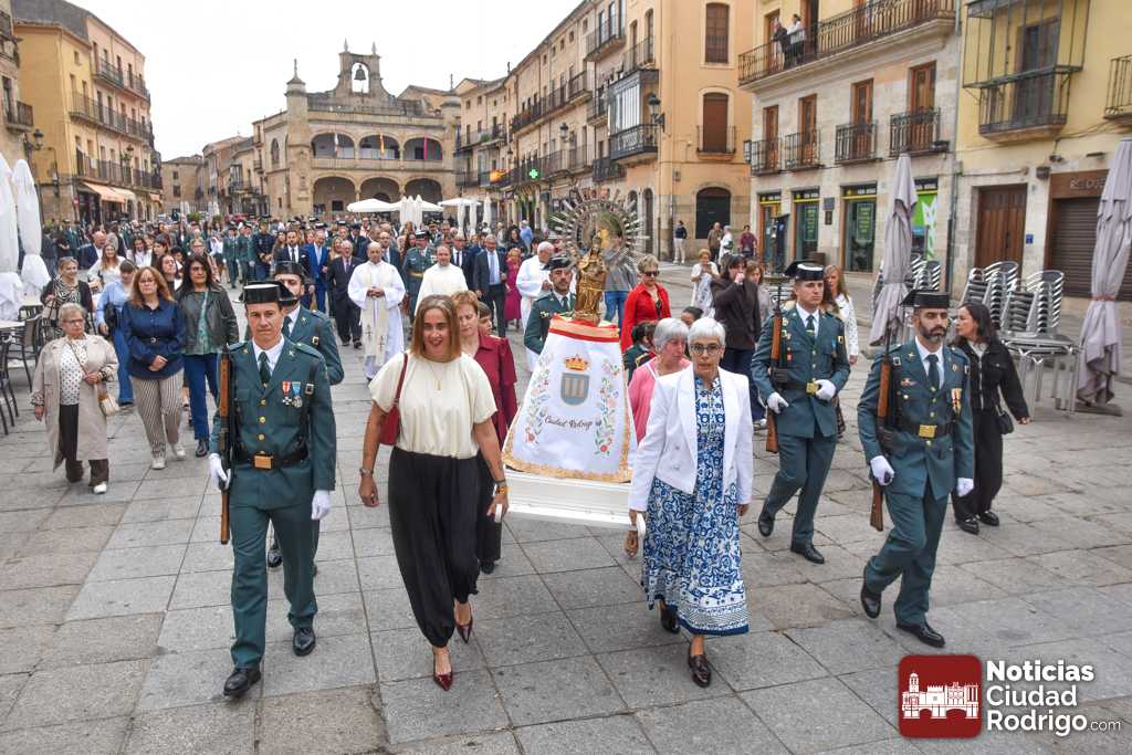 La Guardia Civil celebra la festividad de la Virgen del Pilar en Ciudad Rodrigo con una emotiva despedida de su capitán