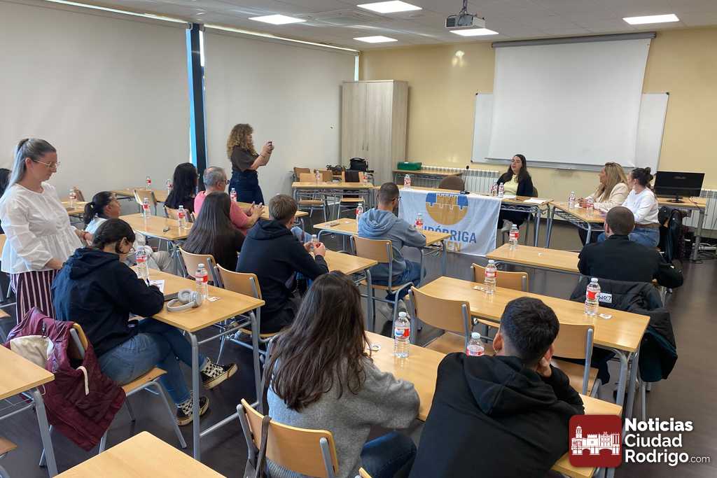 El debate sobre las oportunidades laborales y de ocio centra la mesa redonda de Miróbriga Joven