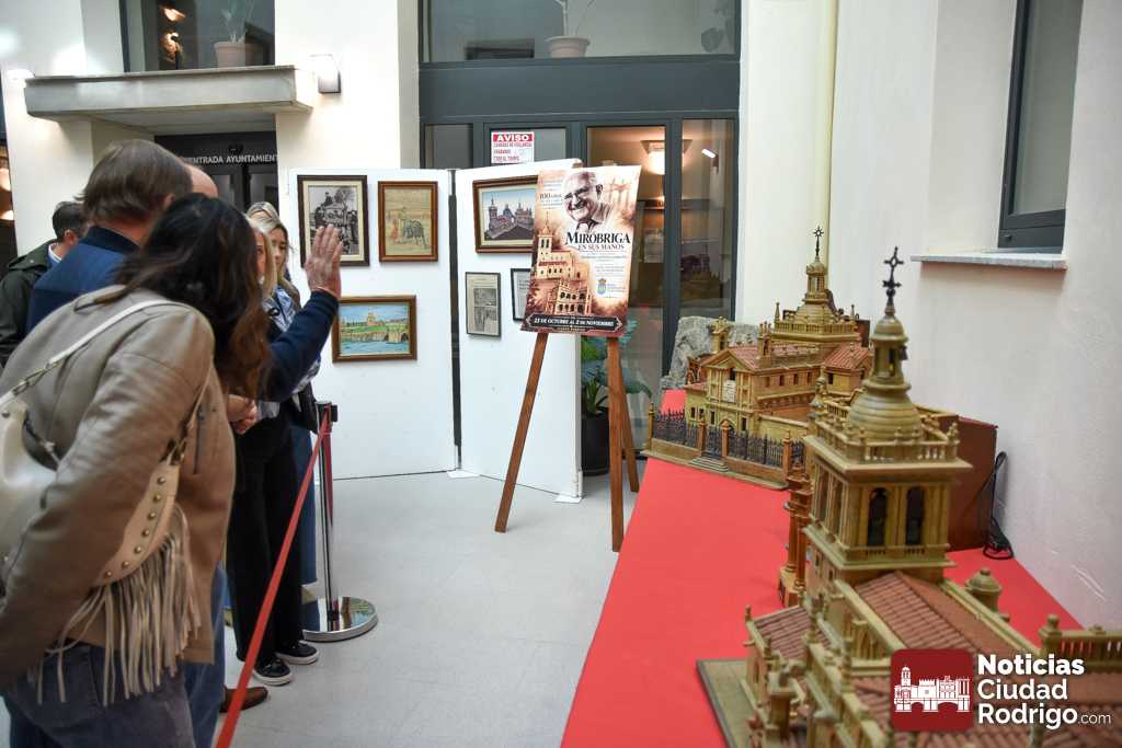 Ciudad Rodrigo rinde homenaje a Domingo Santos Garduño con una exposición de sus maquetas monumentales
