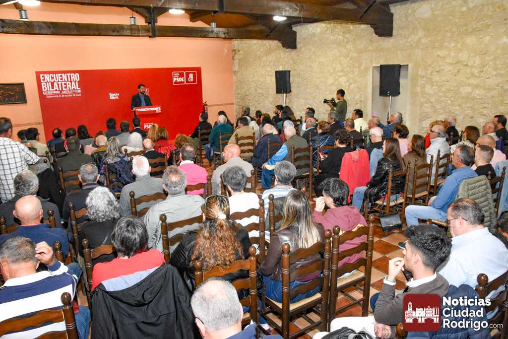 El PSOE hace lleno en Ciudad Rodrigo con un discurso muy centrado en la defensa de las pensiones
