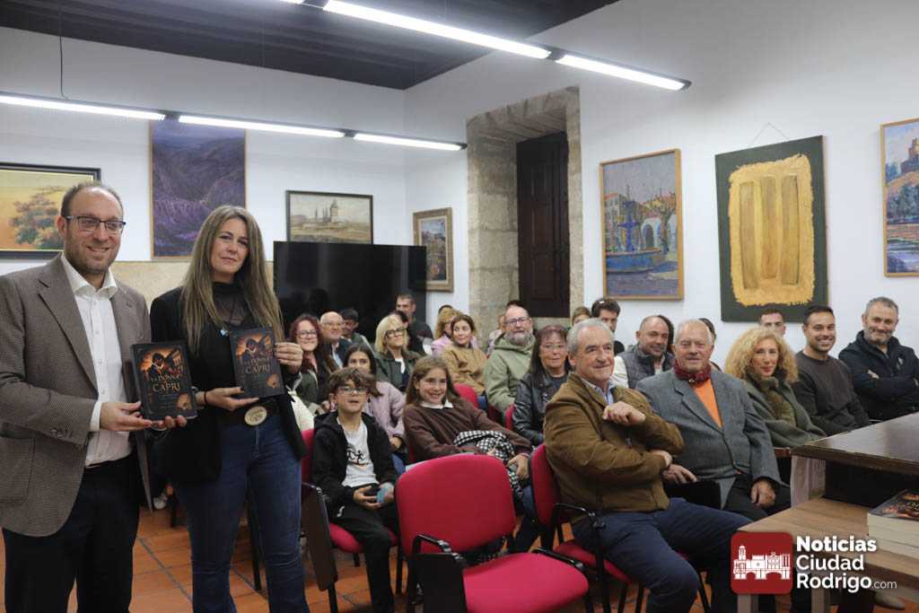 Virginia Rubio presenta su primera novela en la Casa Municipal de Cultura