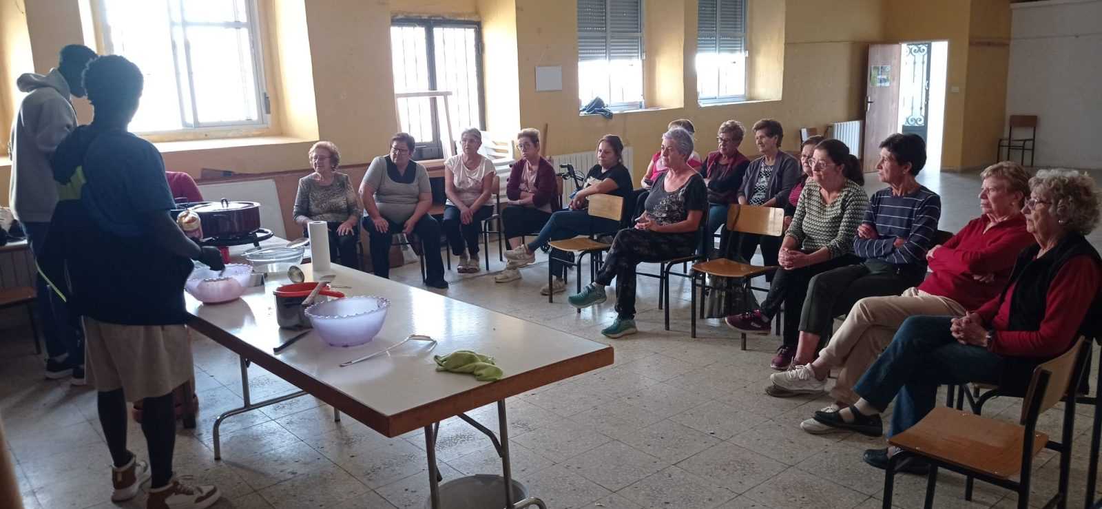 Peñaparda acerca las culturas de otros países a través de un taller de cocina intercultural con Salamanca Acoge